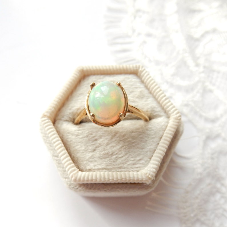 Vintage 9ct Gold Opal Solitaire Ring US Size 7 UK P