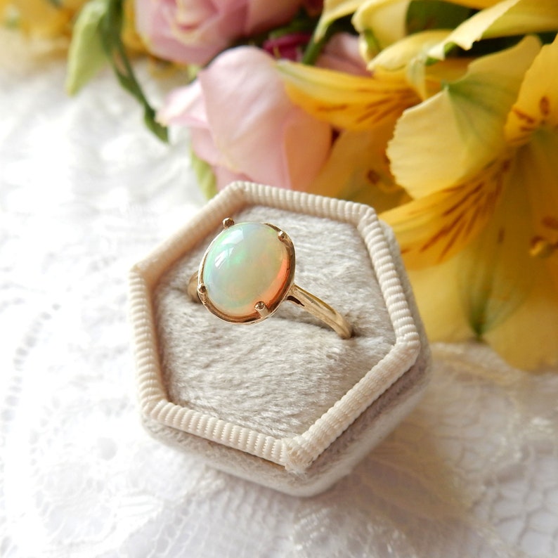 Vintage 9ct Gold Opal Solitaire Ring US Size 7 UK P