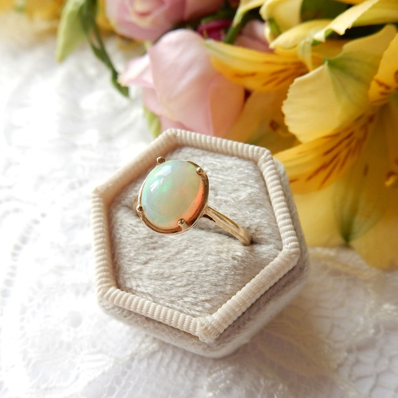 Vintage 9ct Gold Opal Solitaire Ring US Size 7 UK P