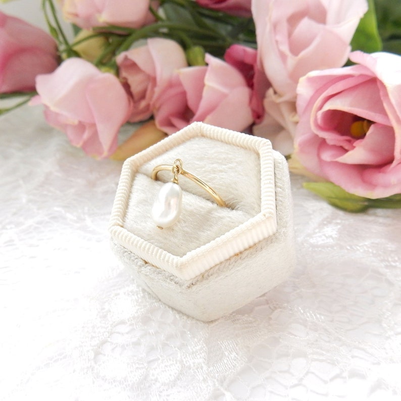 Dainty Vintage 18ct Gold Tiffany & Co Baroque Pearl Ring US Size 5.5 UK M