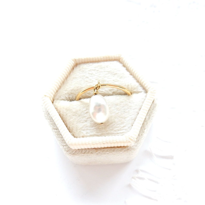 Dainty Vintage 18ct Gold Tiffany & Co Baroque Pearl Ring US Size 5.5 UK M