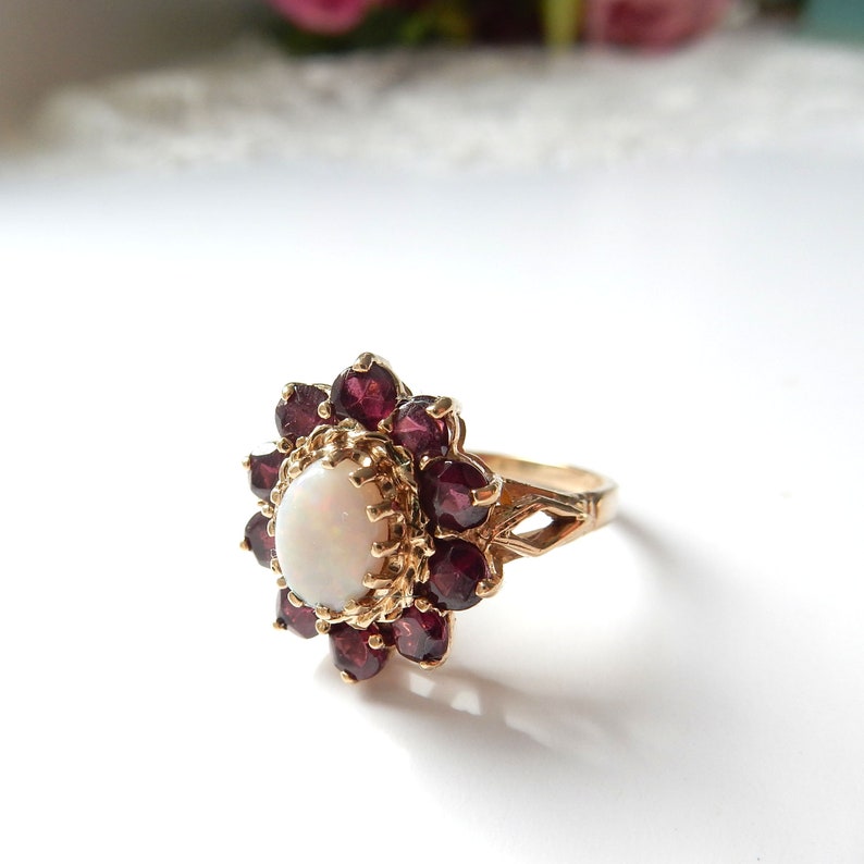 Vintage 9ct Gold Garnet & Opal Ring US Size 6 UK M 1/2