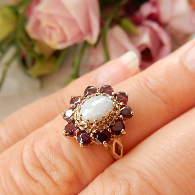 Vintage 9ct Gold Garnet & Opal Ring US Size 6 UK M 1/2