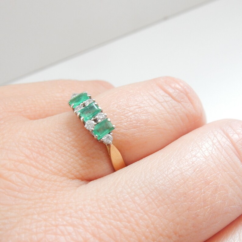 Vintage 18ct Gold Emerald & Diamond Ring US Size 7 3/4 UK Q
