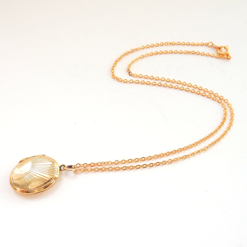 Vintage 9ct Gold Back & Front Sunburst Locket with Chain