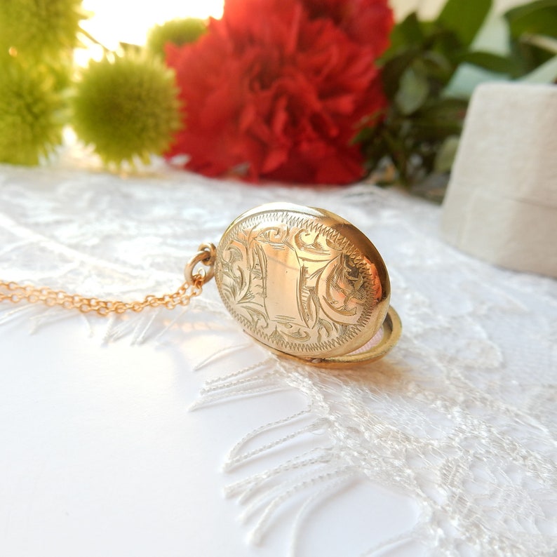 Vintage Rolled Gold Locket & Chain