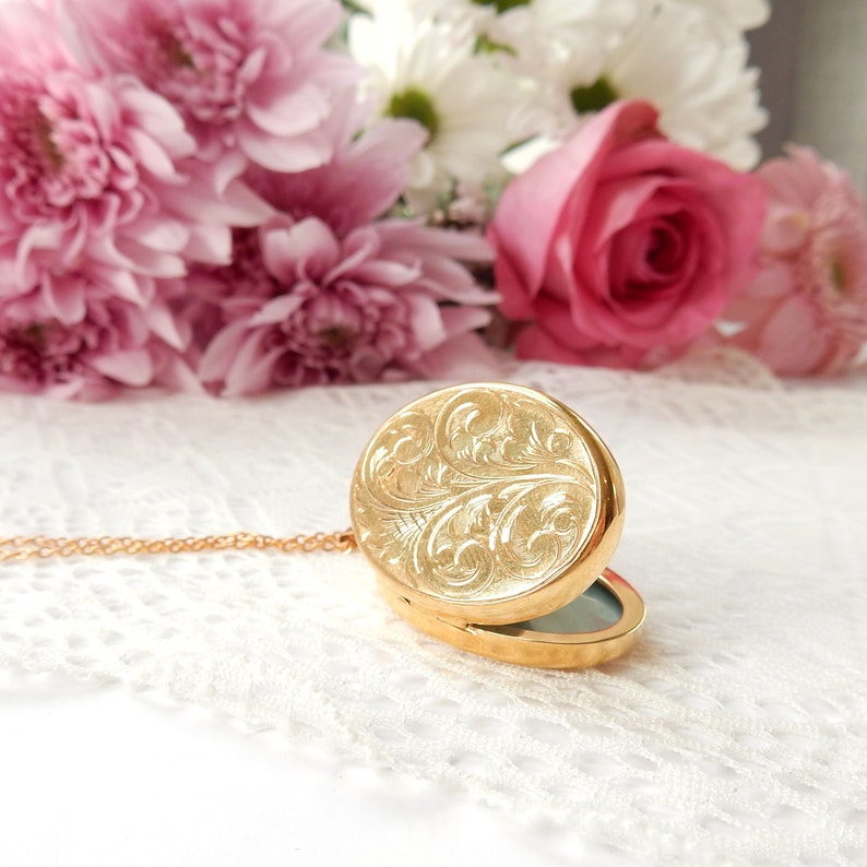 Vintage Rolled Gold Photo Locket & Chain
