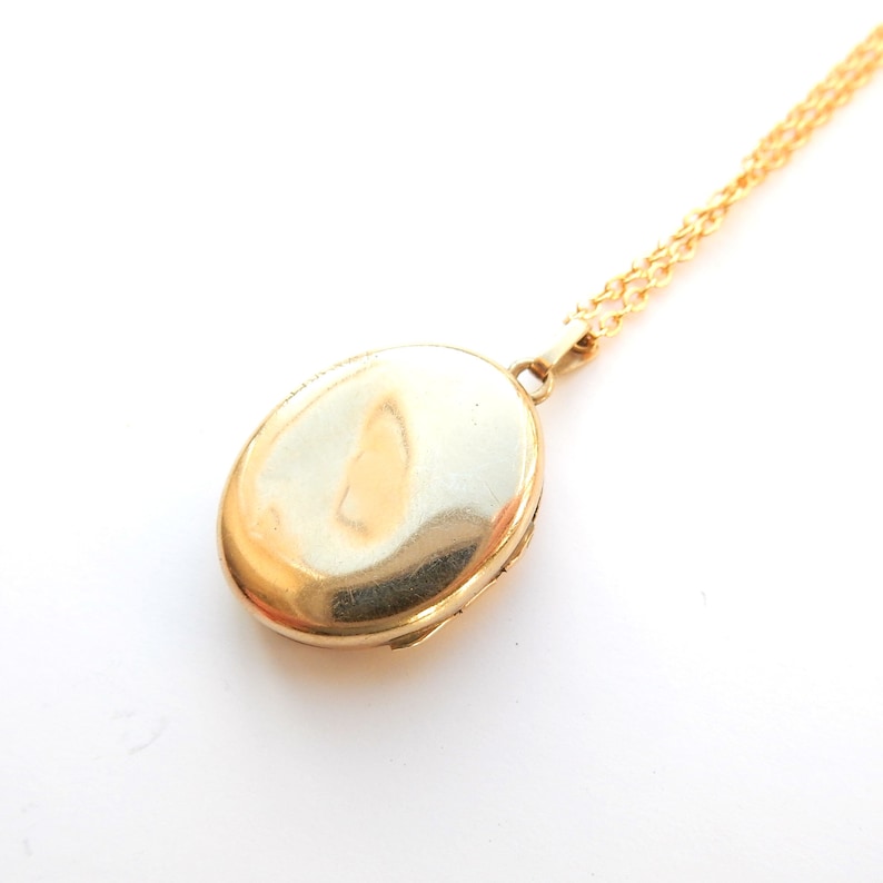 Vintage 9ct Gold Back & Front Oval Locket with Chain