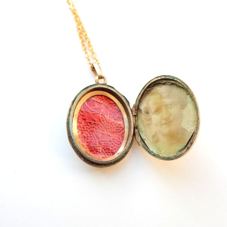 Vintage 9ct Gold Back & Front Oval Locket with Chain