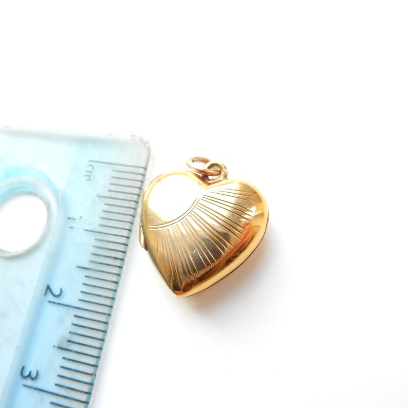 Vintage 9ct Gold Back & Front Sunburst Heart Locket