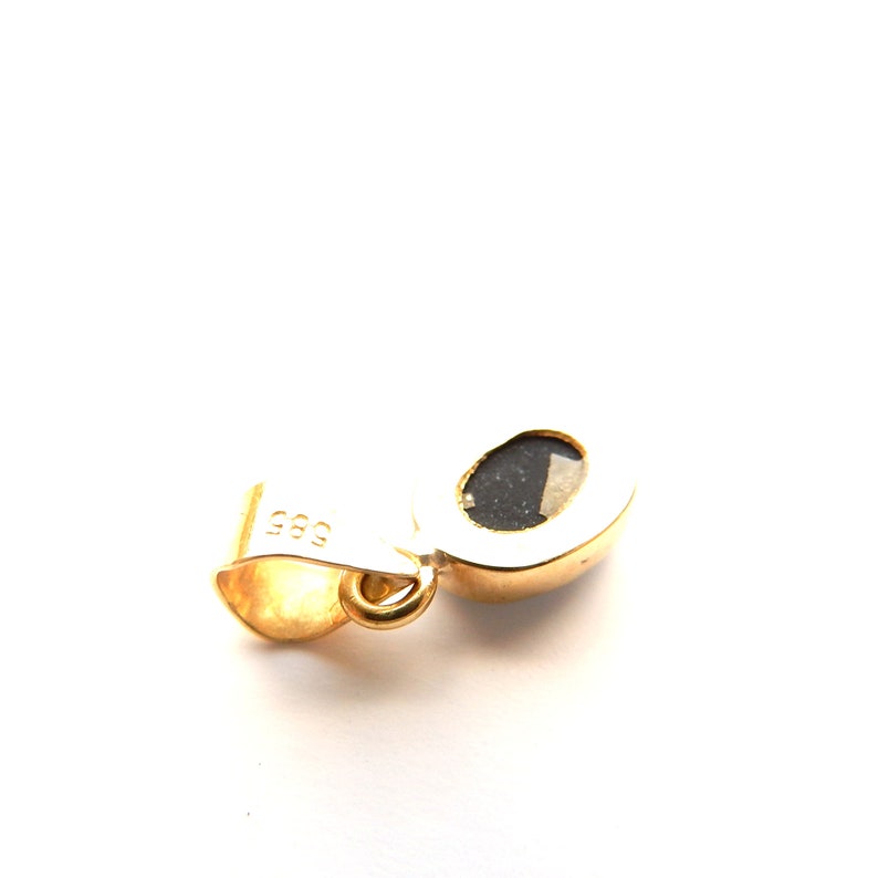 Vintage 14ct Gold Black Opal Pendant Charm (0.7grams)