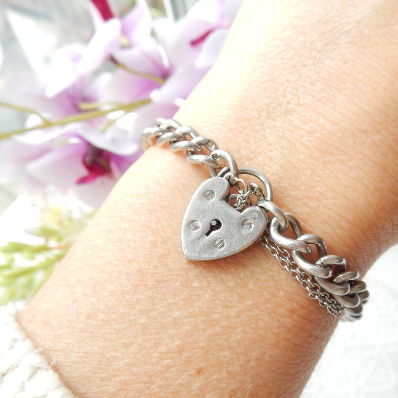 Vintage Sterling Silver Curb Link Bracelet Padlock Heart Catch (18.4grams)
