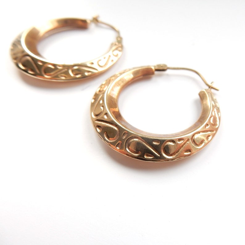 Vintage Embossed 9ct Gold Hoop Earrings (2.4grams)