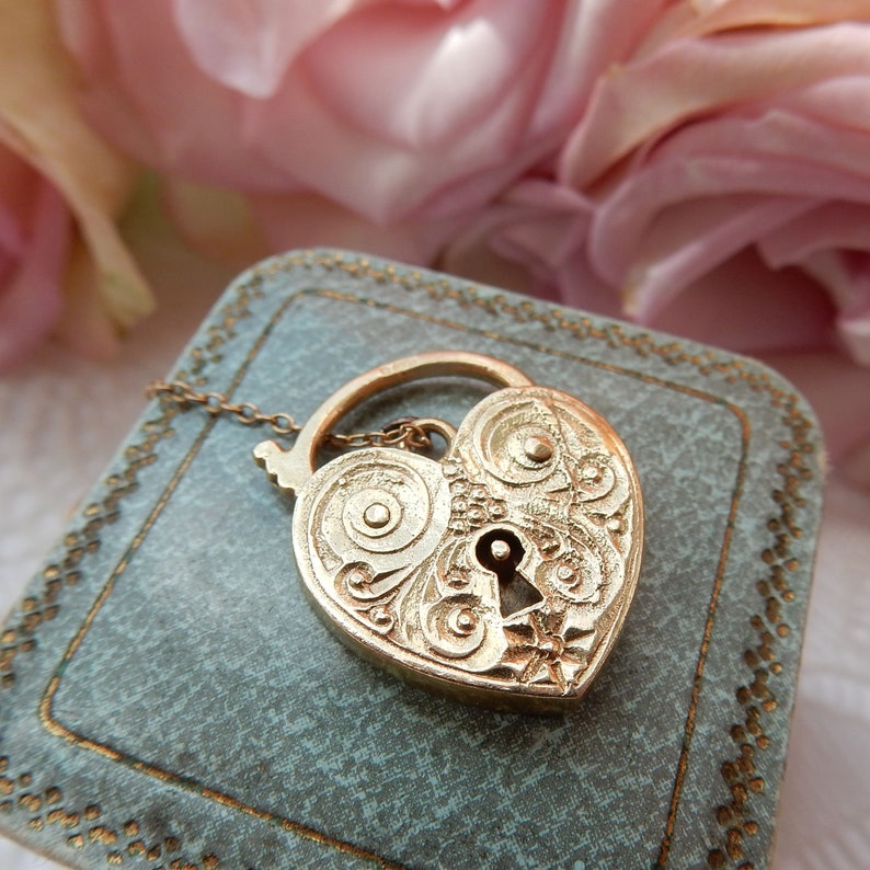 Antique Chased 9ct Gold Heart Padlock Catch Charm Clasp (4grams)