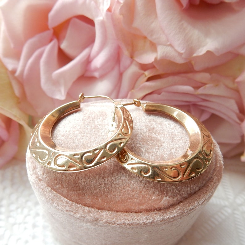Vintage Embossed 9ct Gold Hoop Earrings (2.4grams)