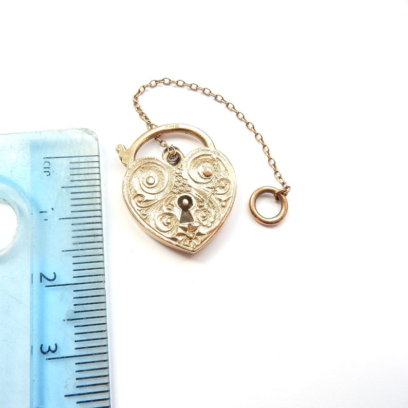 Antique Chased 9ct Gold Heart Padlock Catch Charm Clasp (4grams)