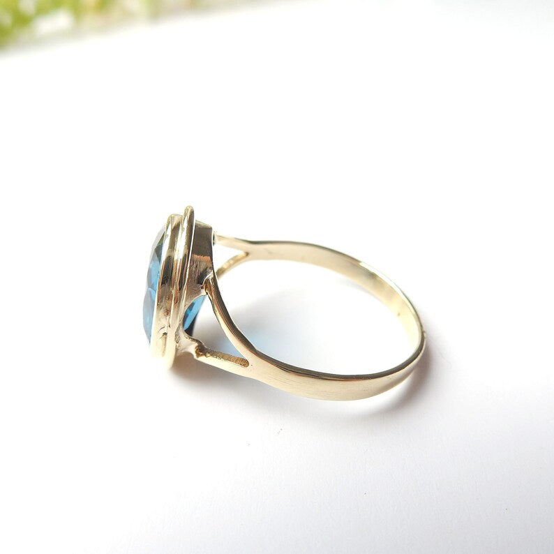 Vintage 14ct Gold Synthetic Blue Spinel Ring