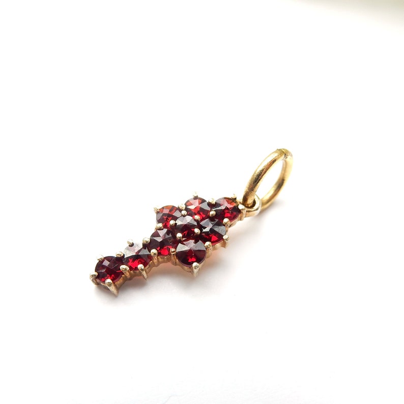 Vintage 9ct Gold Garnet Pendant