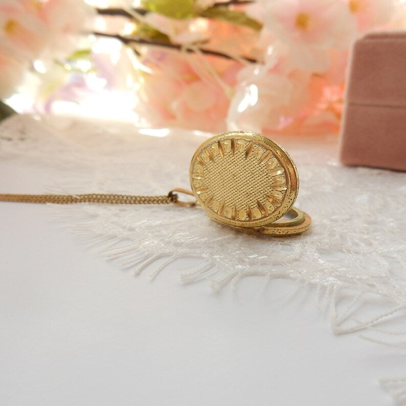 Vintage Rolled Gold Locket with Chain K&L