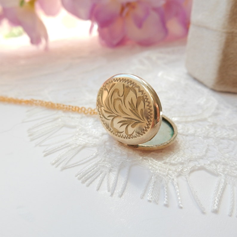 Vintage Rolled Gold Etched Oval Locket & Chain