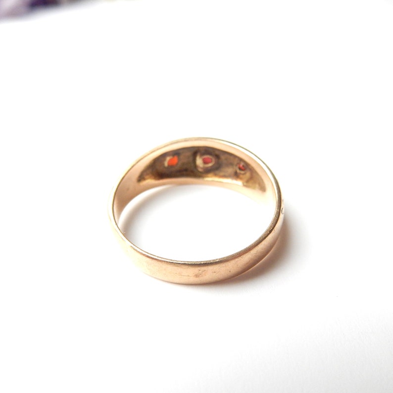 Vintage 9ct Gold Garnet Starburst Gypsy Ring