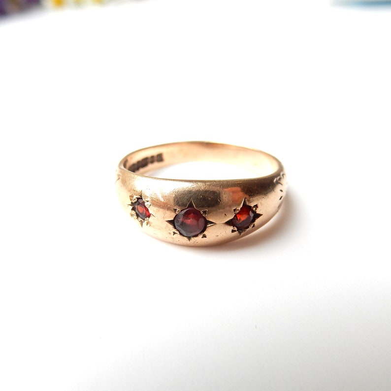 Vintage 9ct Gold Garnet Starburst Gypsy Ring