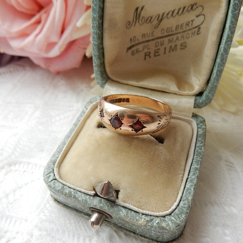 Vintage 9ct Gold Garnet Starburst Gypsy Ring
