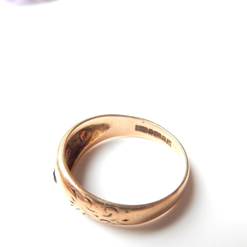 Vintage 9ct Gold Garnet Starburst Gypsy Ring