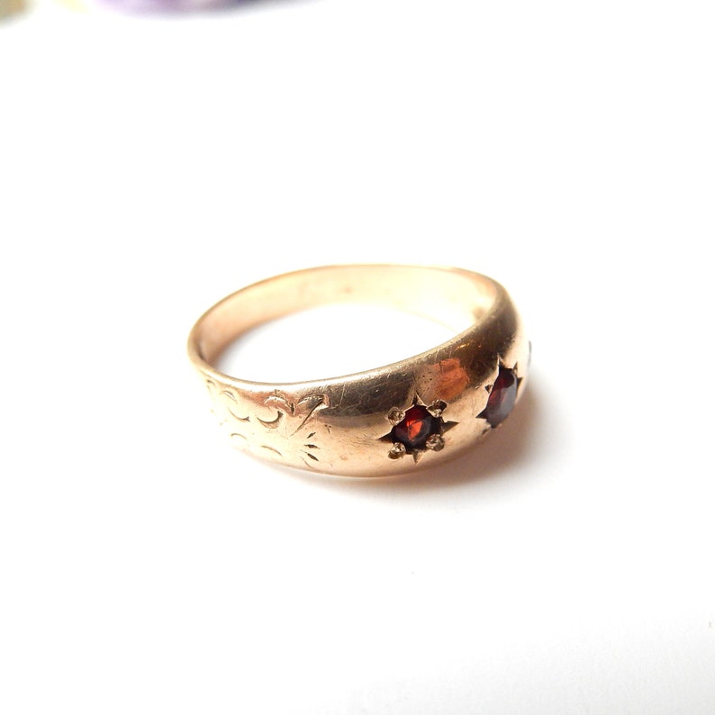 Vintage 9ct Gold Garnet Starburst Gypsy Ring