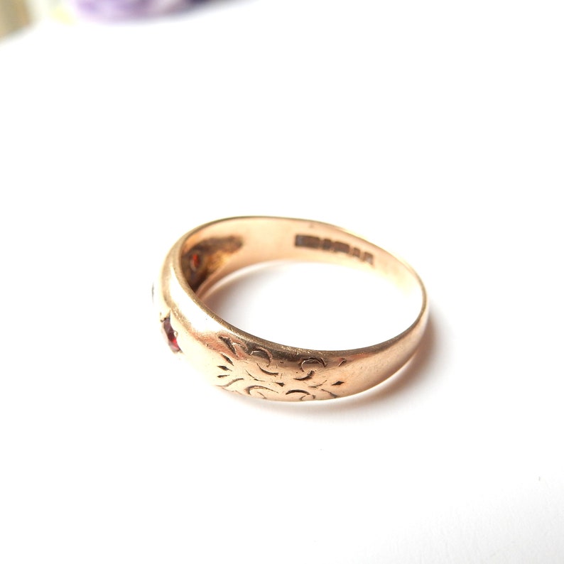 Vintage 9ct Gold Garnet Starburst Gypsy Ring