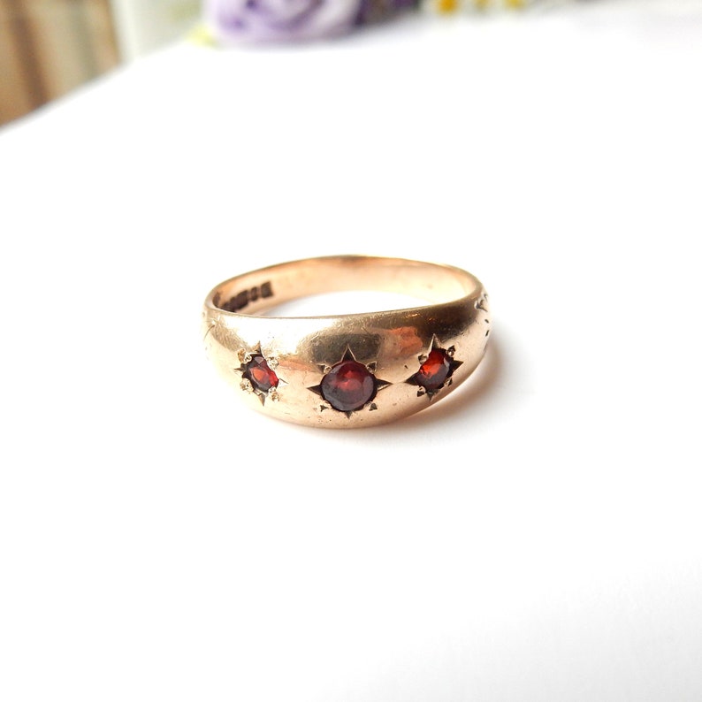 Vintage 9ct Gold Garnet Starburst Gypsy Ring