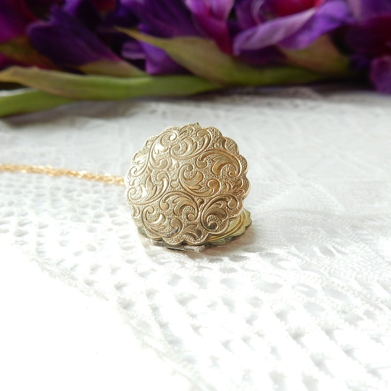 Vintage 14ct Rolled Gold Scallop Locket with Chain K&L