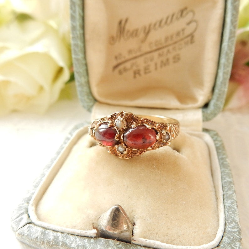 Vintage 9ct Gold Garnet & Seed Pearl Ring