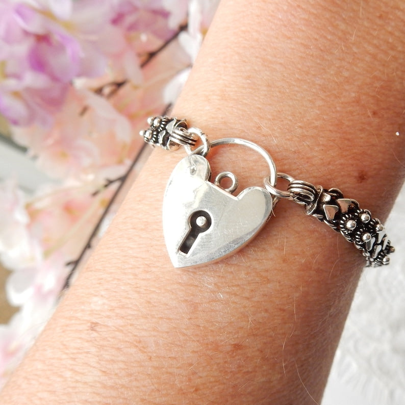 Vintage Sterling Silver Bobble Link Bracelet with Heart Padlock Catch