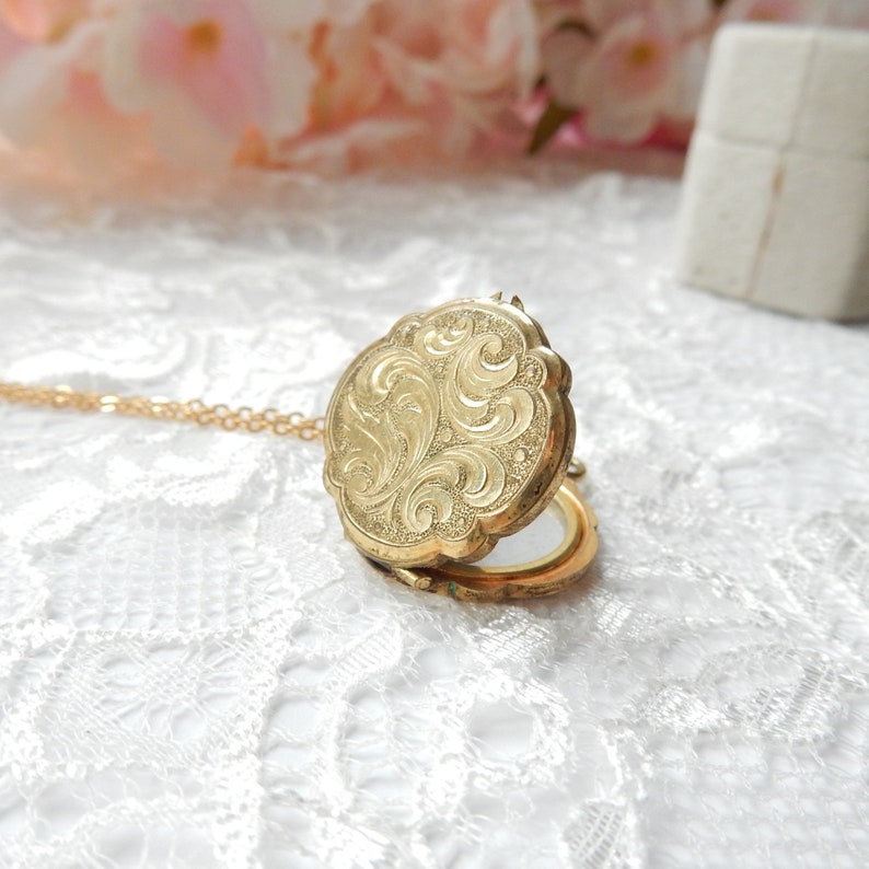 Vintage Rolled Gold Scallop Locket with Chain Andreas Daub