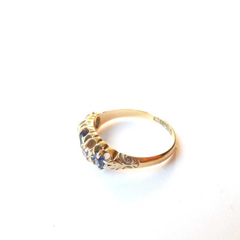 Antique 18ct Gold Sapphire & Diamond Boat Ring