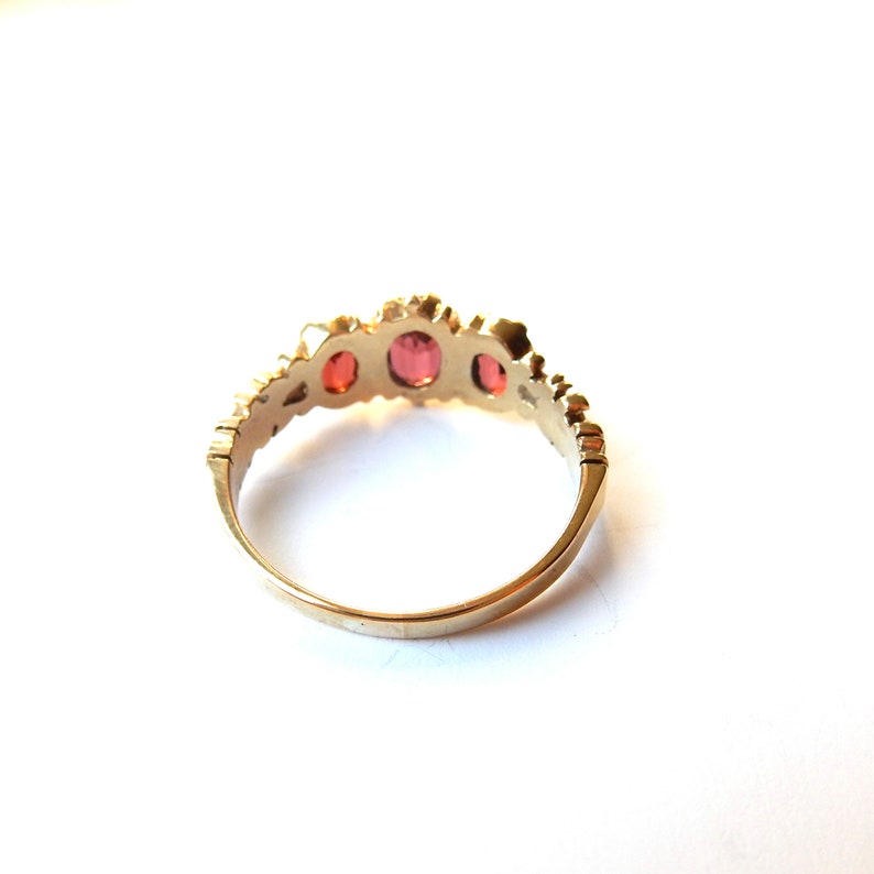 Vintage 9ct Gold Almandine Garnet Trilogy Ring