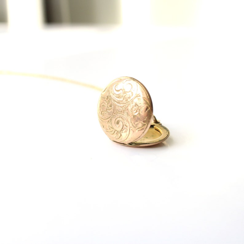 Vintage Rolled Gold Circle Locket with Chain