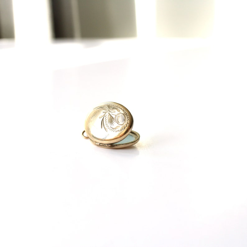 Vintage Rolled Gold Photo Locket