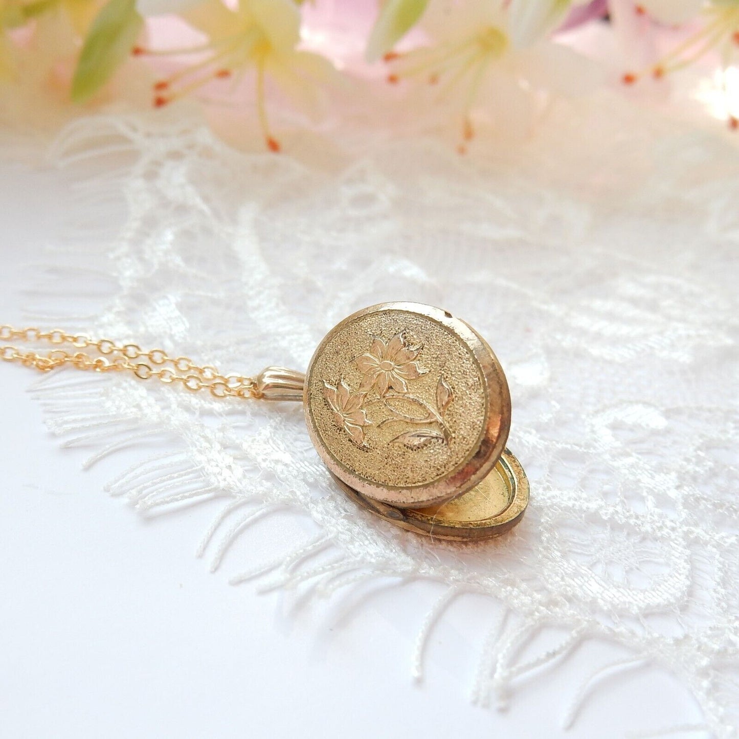 Vintage Rolled Gold Oval Flower Locket with Chain