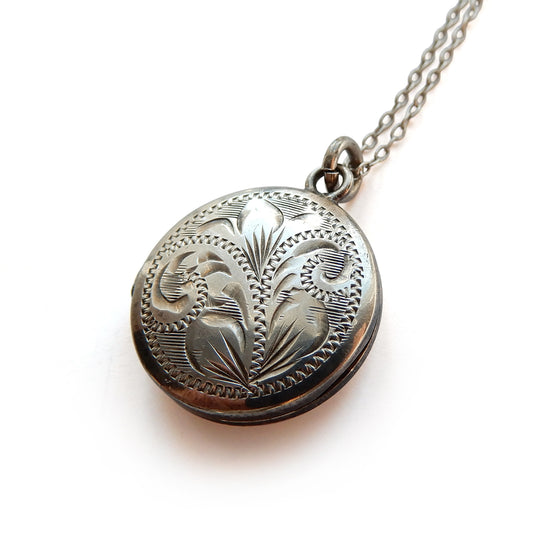 Dainty Vintage Sterling Silver Circle Locket with Chain