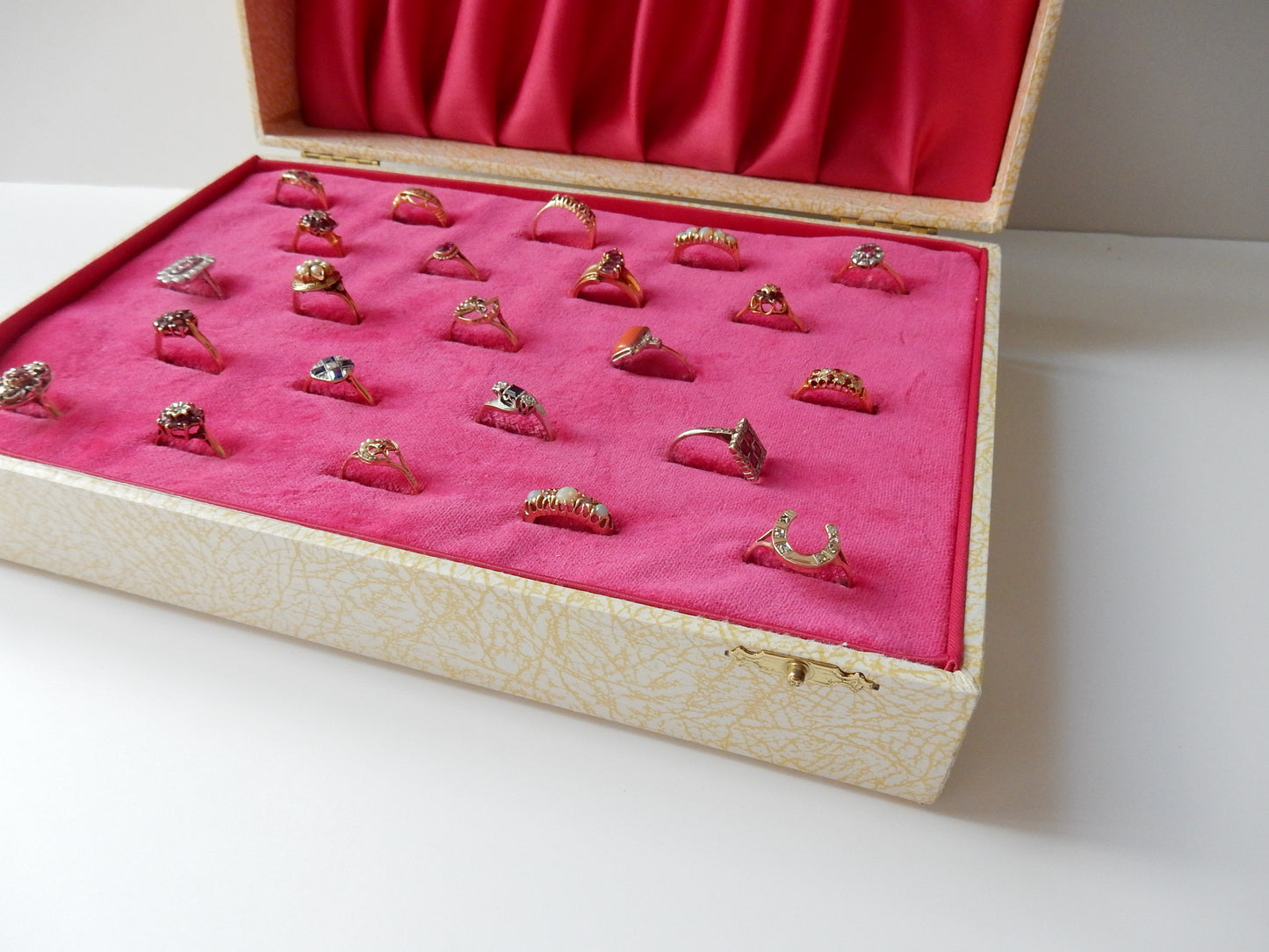 Luxurious Pink Velvet Multi Ring Box for 23 Rings