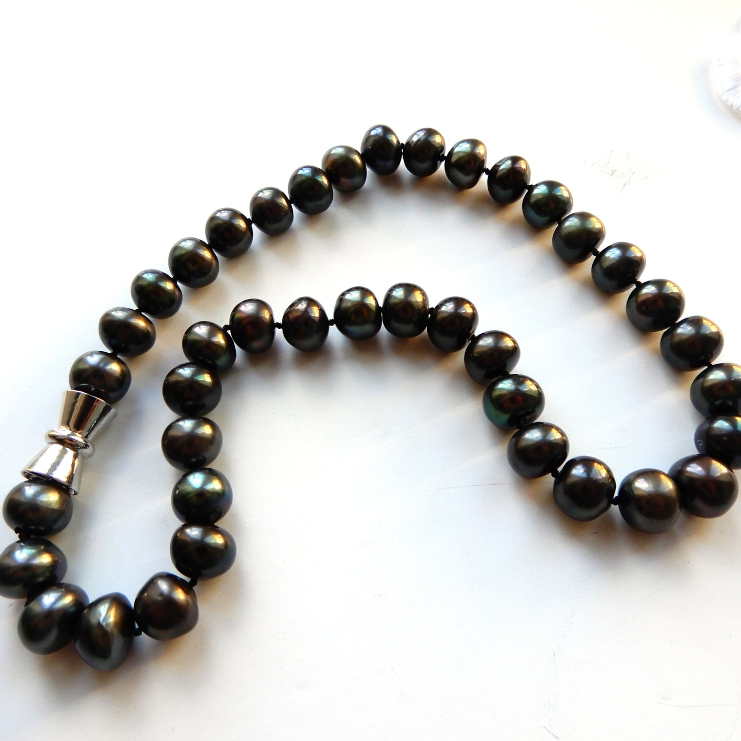 Tahitian Pearl Hand Knotted Necklace 18inches