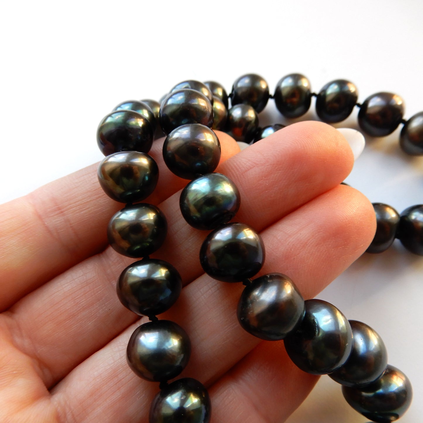 Tahitian Pearl Hand Knotted Necklace 18inches