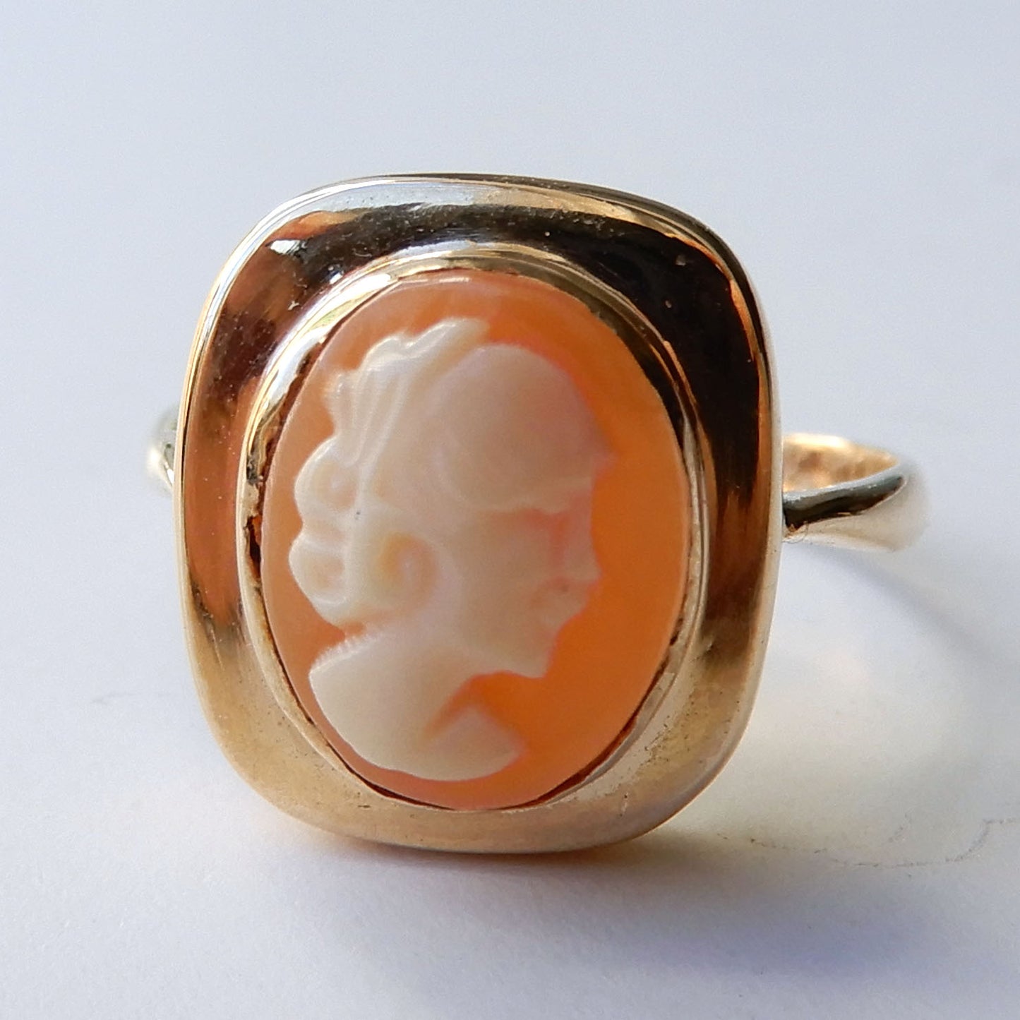 Vintage 9CT Gold Shell Cameo Ring