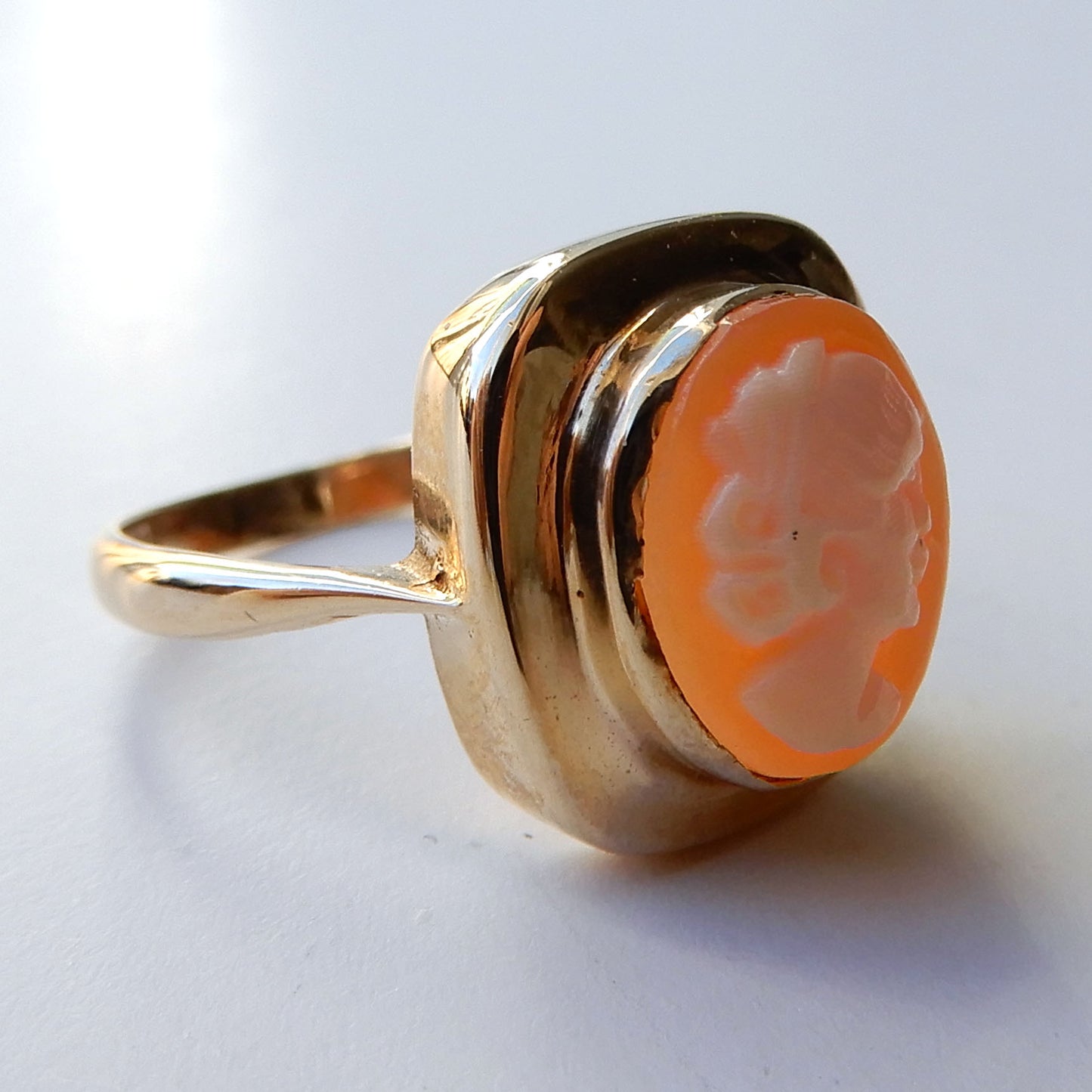 Vintage 9CT Gold Shell Cameo Ring