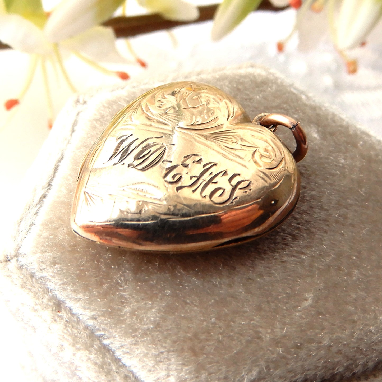 Vintage 9ct Gold Back & Front Heart Locket