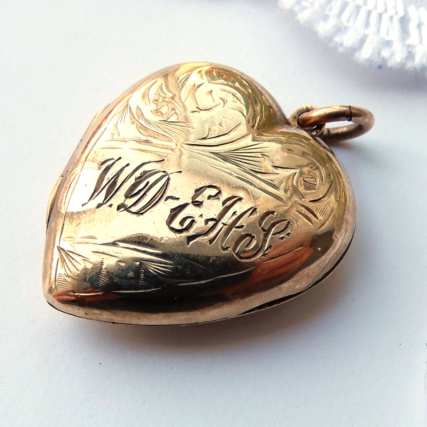 Vintage 9ct Gold Back & Front Heart Locket