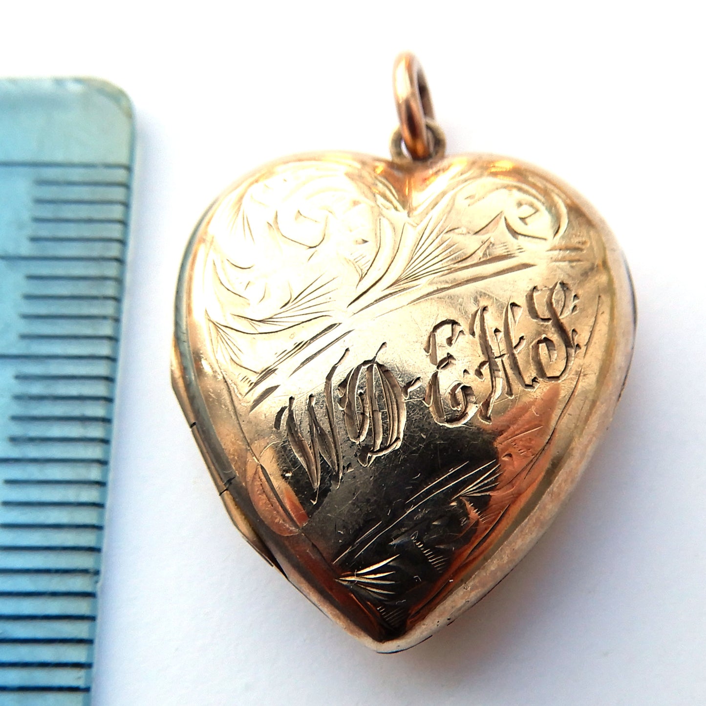 Vintage 9ct Gold Back & Front Heart Locket