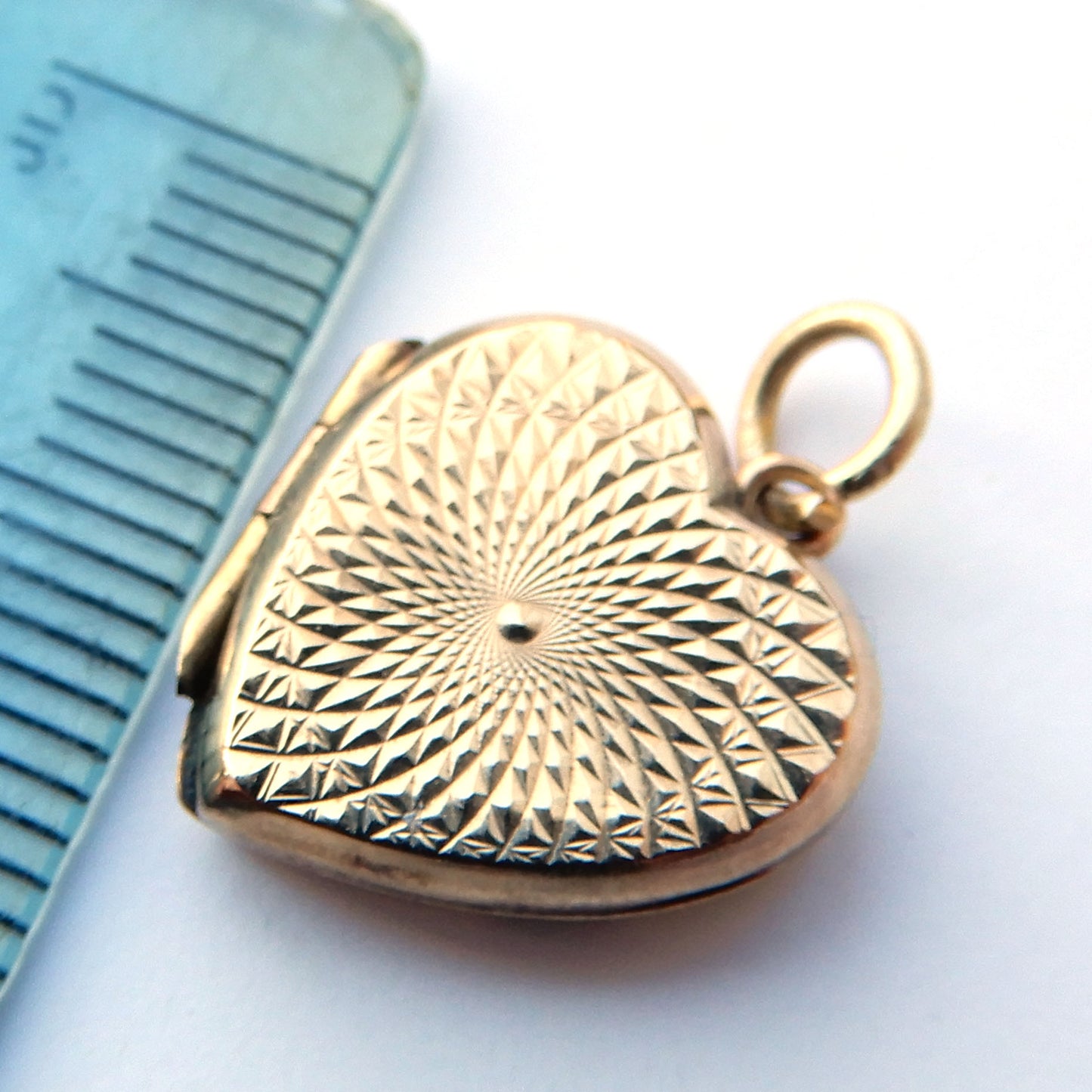 Vintage 9ct Gold Back & Front Heart Locket